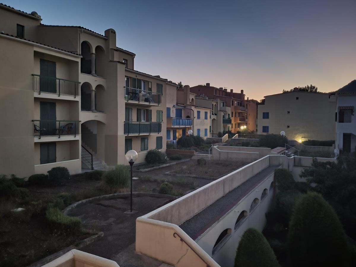 Superbe T2 En Centre Ville Au Calme A Deux Pas Du Marche Cavalaire-sur-Mer Luaran gambar